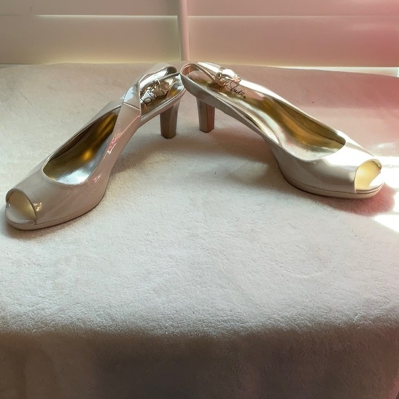 Life Stride Cream Peep-Toe Slingback Heels - Picture 2 of 8